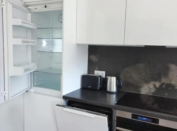 Center Rutu Street アパート