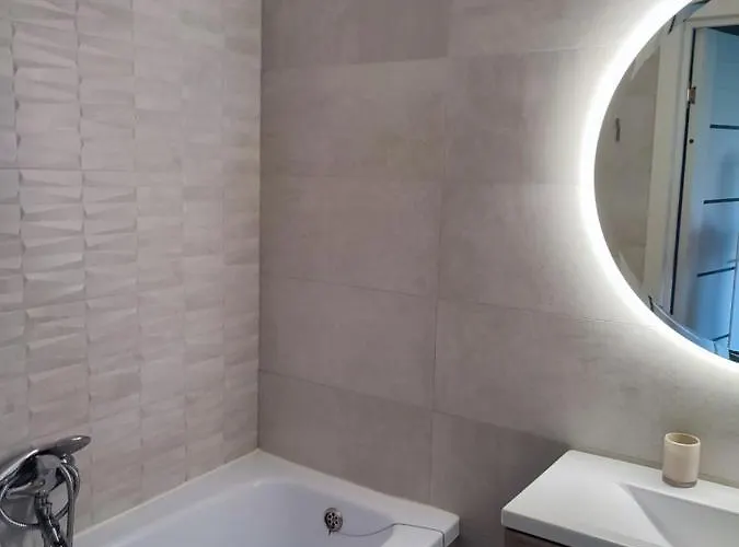 Center Rutu Street アパート *