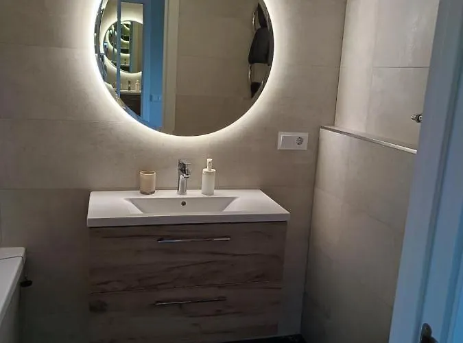 Center Rutu Street アパート